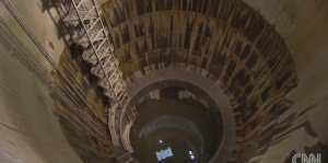 Caverna artificial contra enchentes no Japão